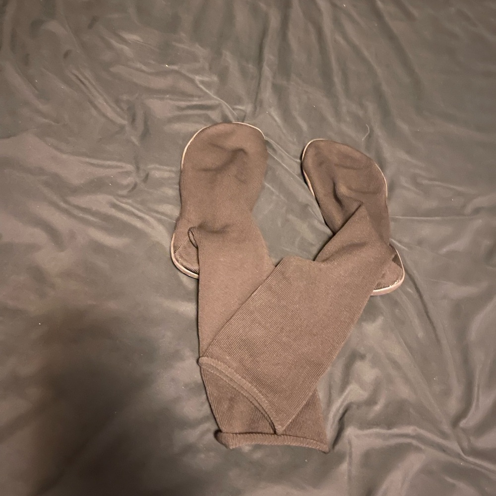 Yeezy Pods Size 2